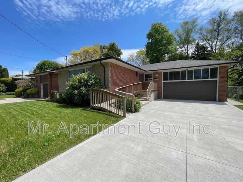 127 Palm Dr - Photo 2 of 9