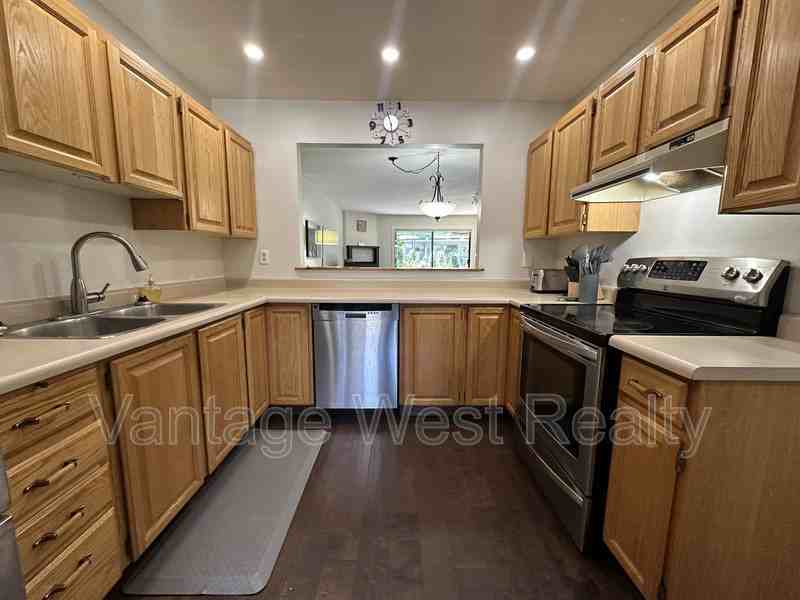 1600 Leckie Rd - Photo 7 of 34