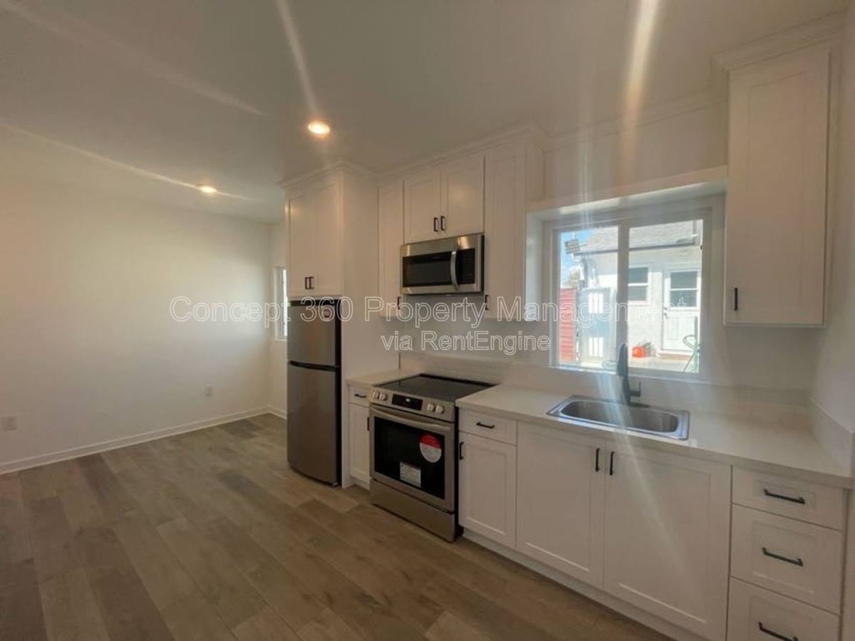 2720 Bomberry St - Photo 3 of 10