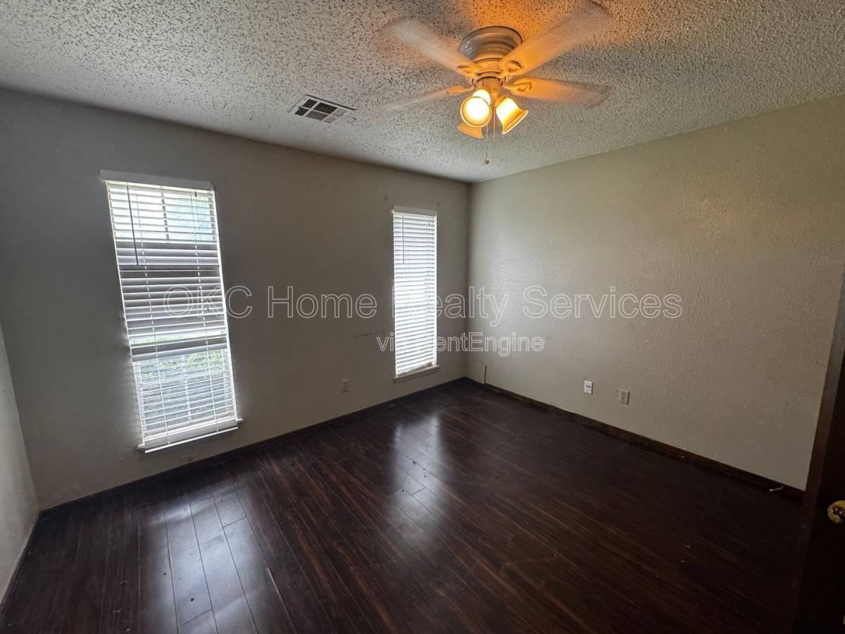 915 Delmar Cir - Photo 3 of 10