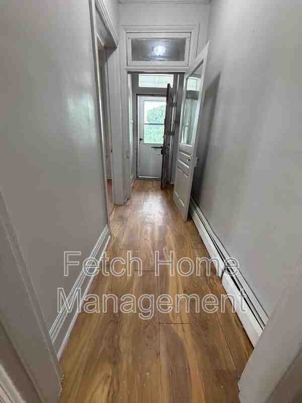 225 Front St - Photo 4 of 22