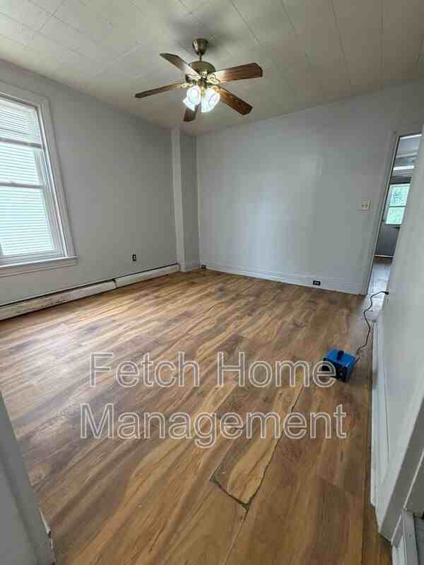 225 Front St - Photo 5 of 22