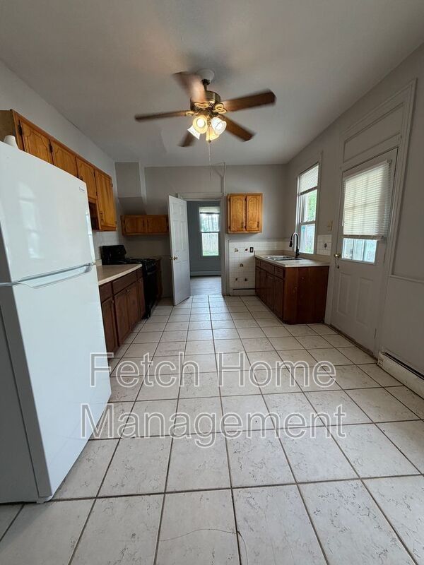 225 Front St - Photo 6 of 22