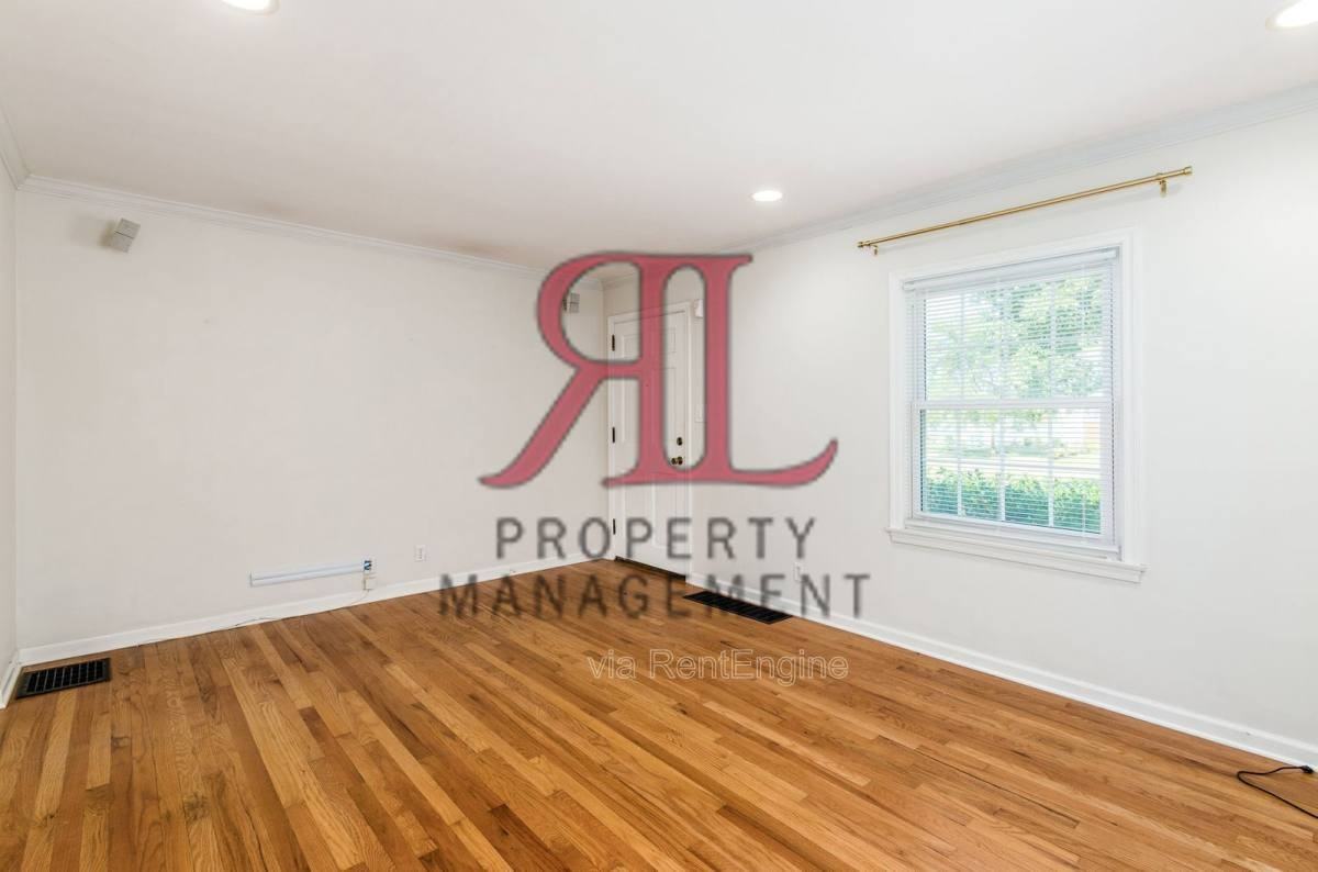 317 E Royal Forest Blvd - Photo 3 of 10