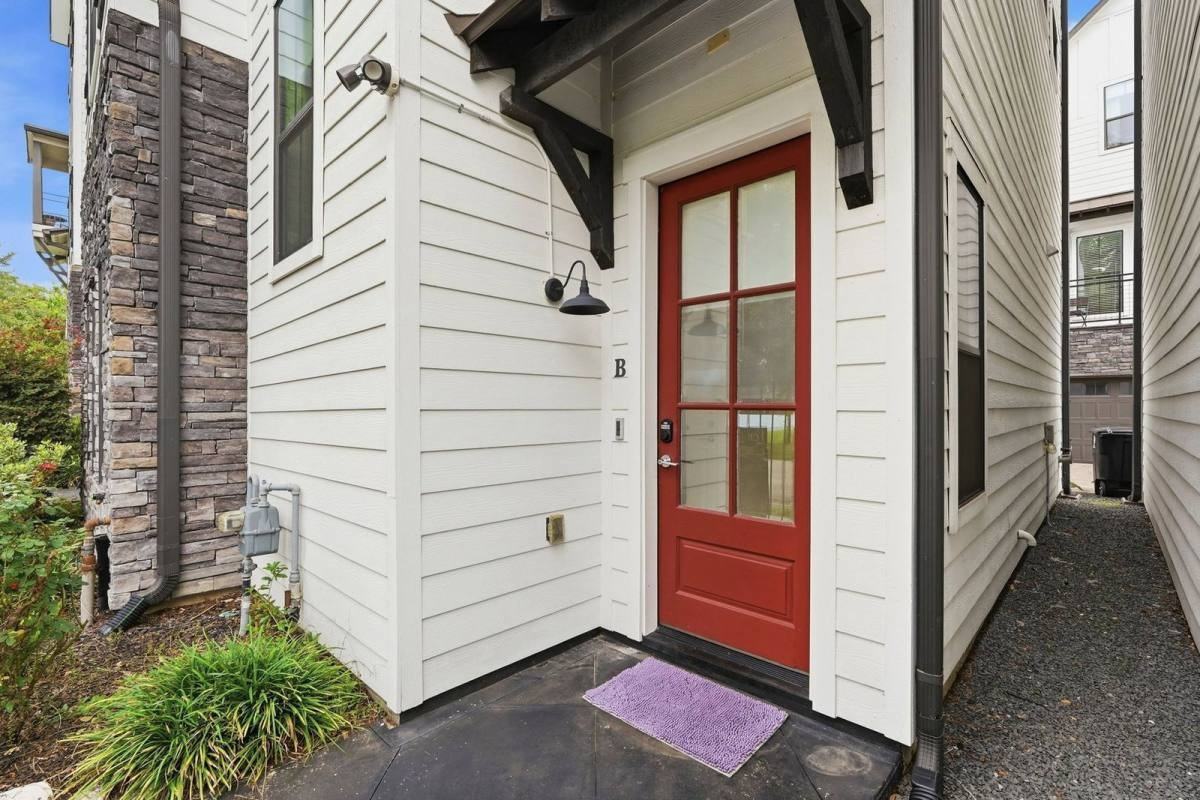 1723 W 14th St #B - Photo 2 of 10