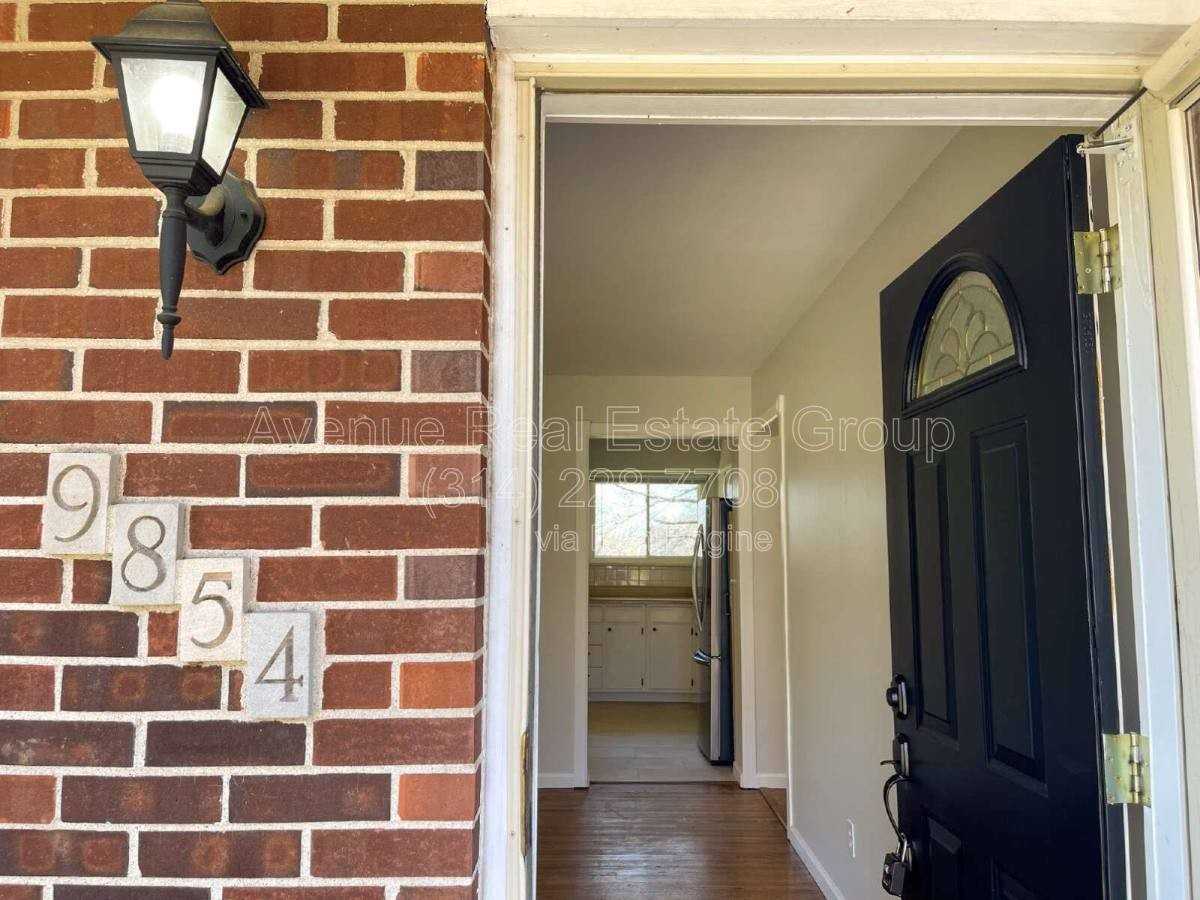 9854 Las Vegas Dr - Photo 2 of 10