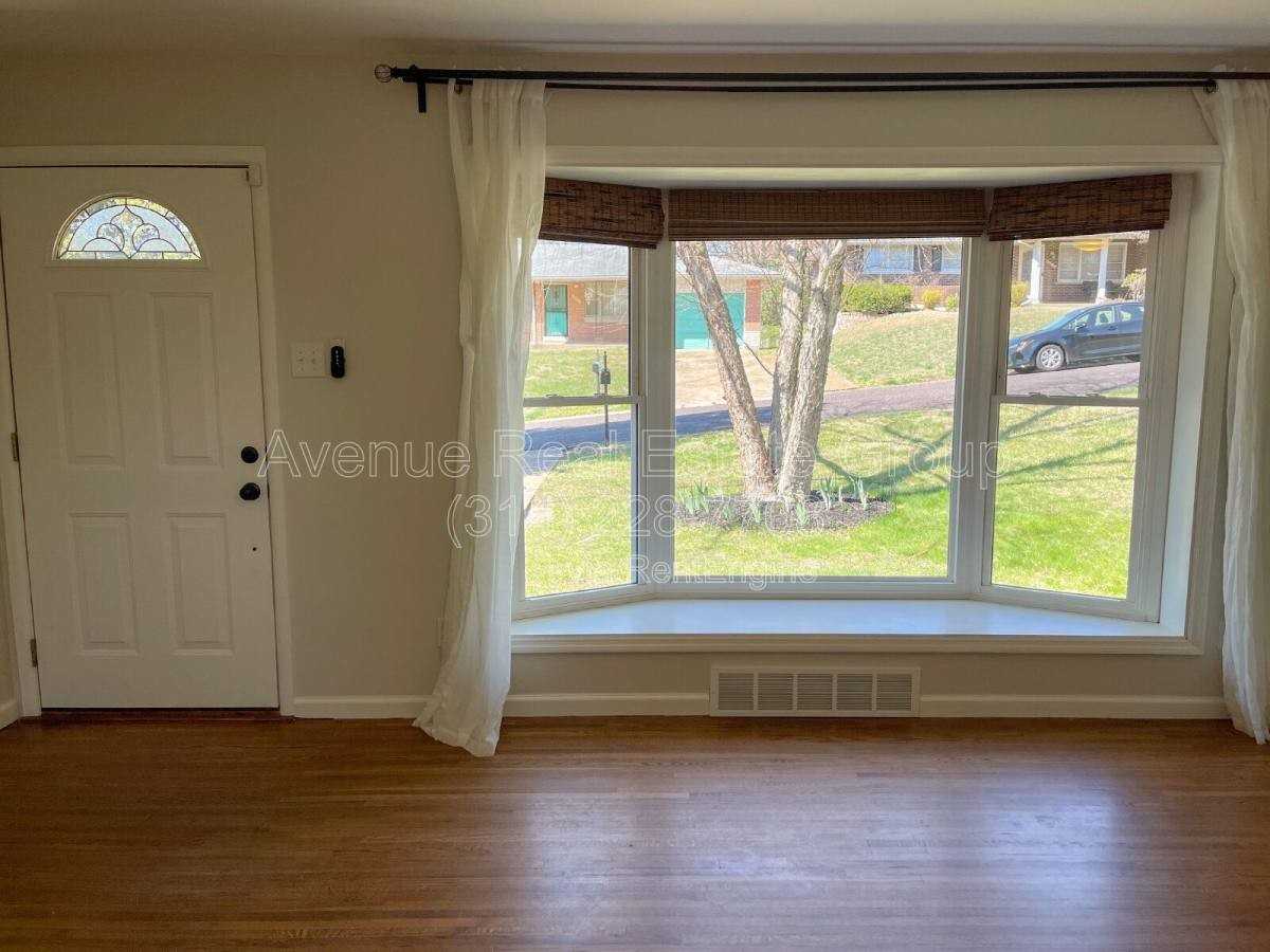 9854 Las Vegas Dr - Photo 3 of 10