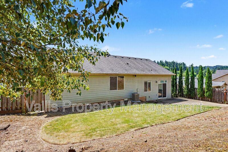 2495 Benjamin Ave Nw - Photo 6 of 43