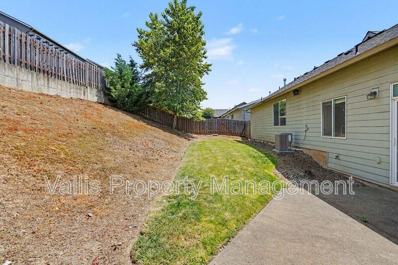 2495 Benjamin Ave Nw - Photo 7 of 43