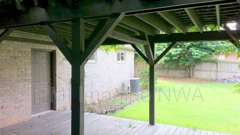 4747 W Mayflower Ct - Photo 3 of 19
