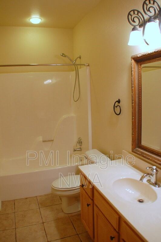 4747 W Mayflower Ct - Photo 6 of 19