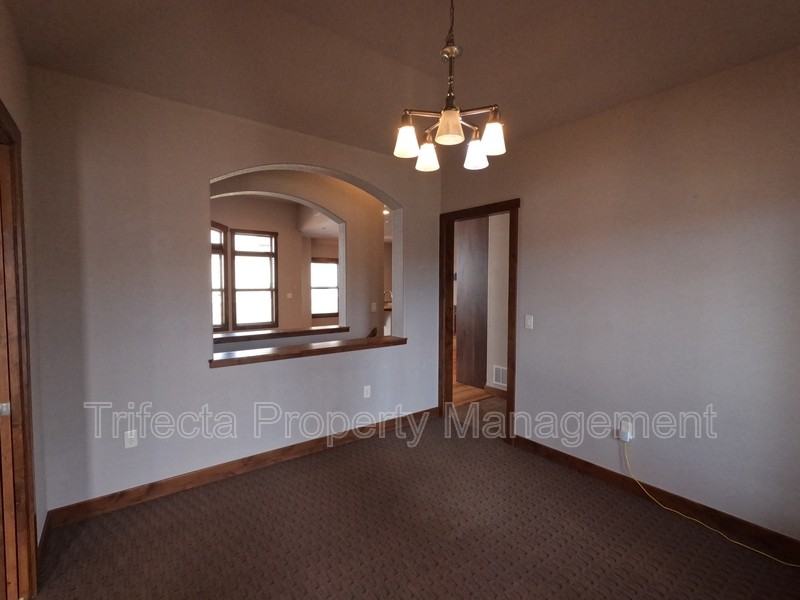 1032 Hessen Dr - Photo 3 of 32