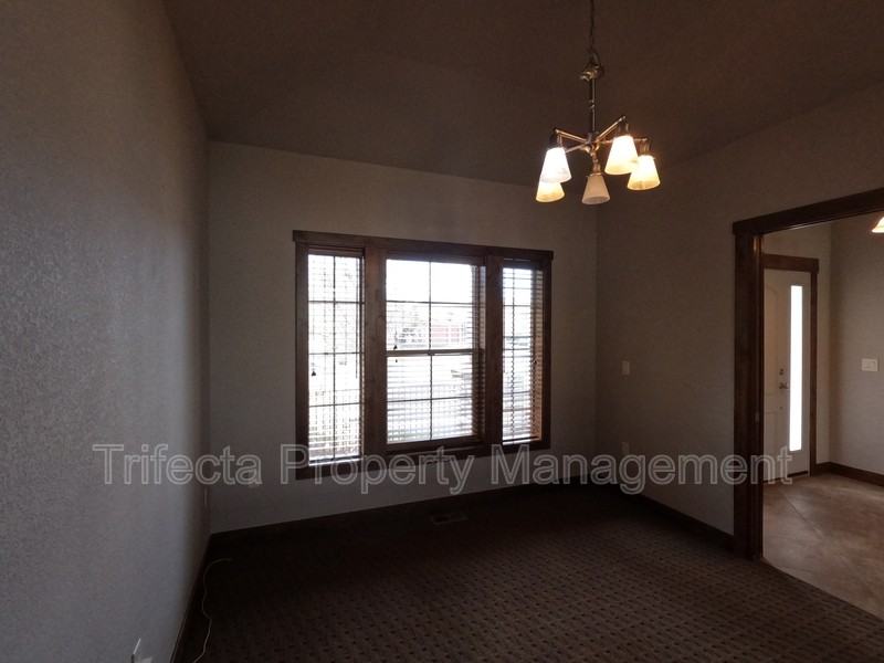 1032 Hessen Dr - Photo 4 of 32