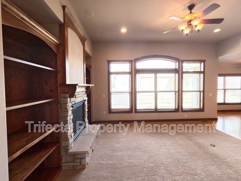 1032 Hessen Dr - Photo 5 of 32