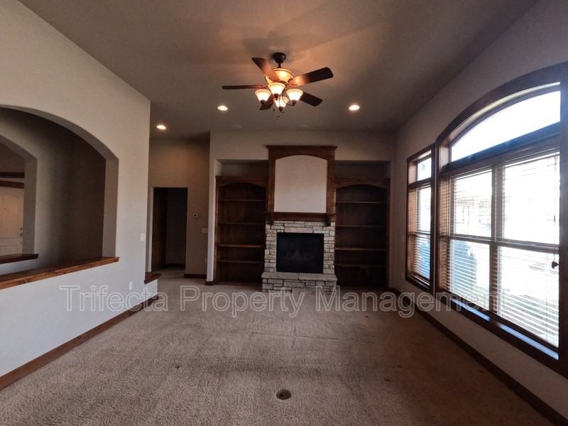 1032 Hessen Dr - Photo 6 of 32