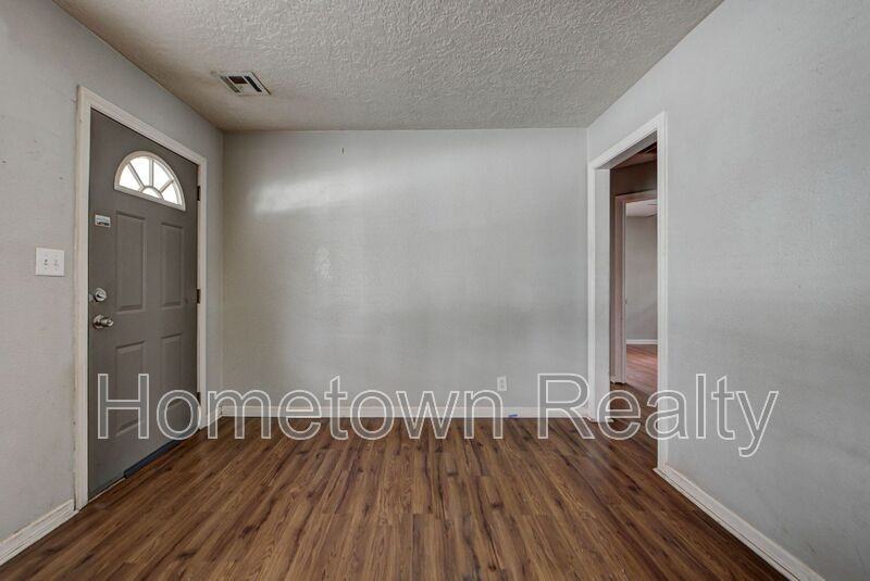 2204 Downing St - Photo 3 of 22