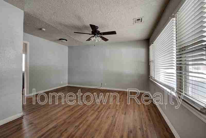 2204 Downing St - Photo 4 of 22