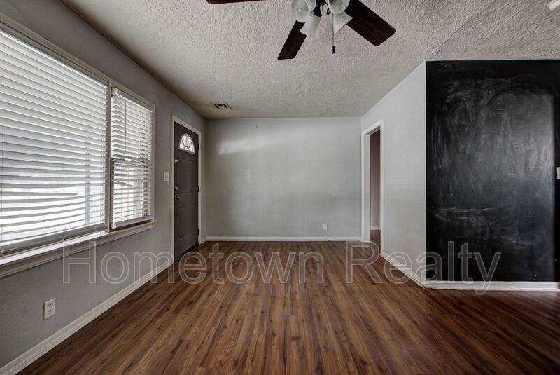 2204 Downing St - Photo 6 of 22