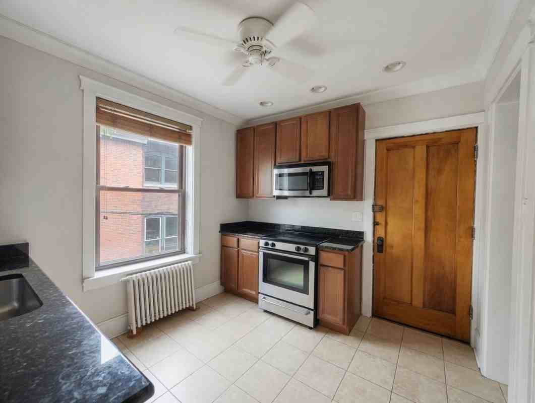 3117 N Orchard St - Photo 3 of 10