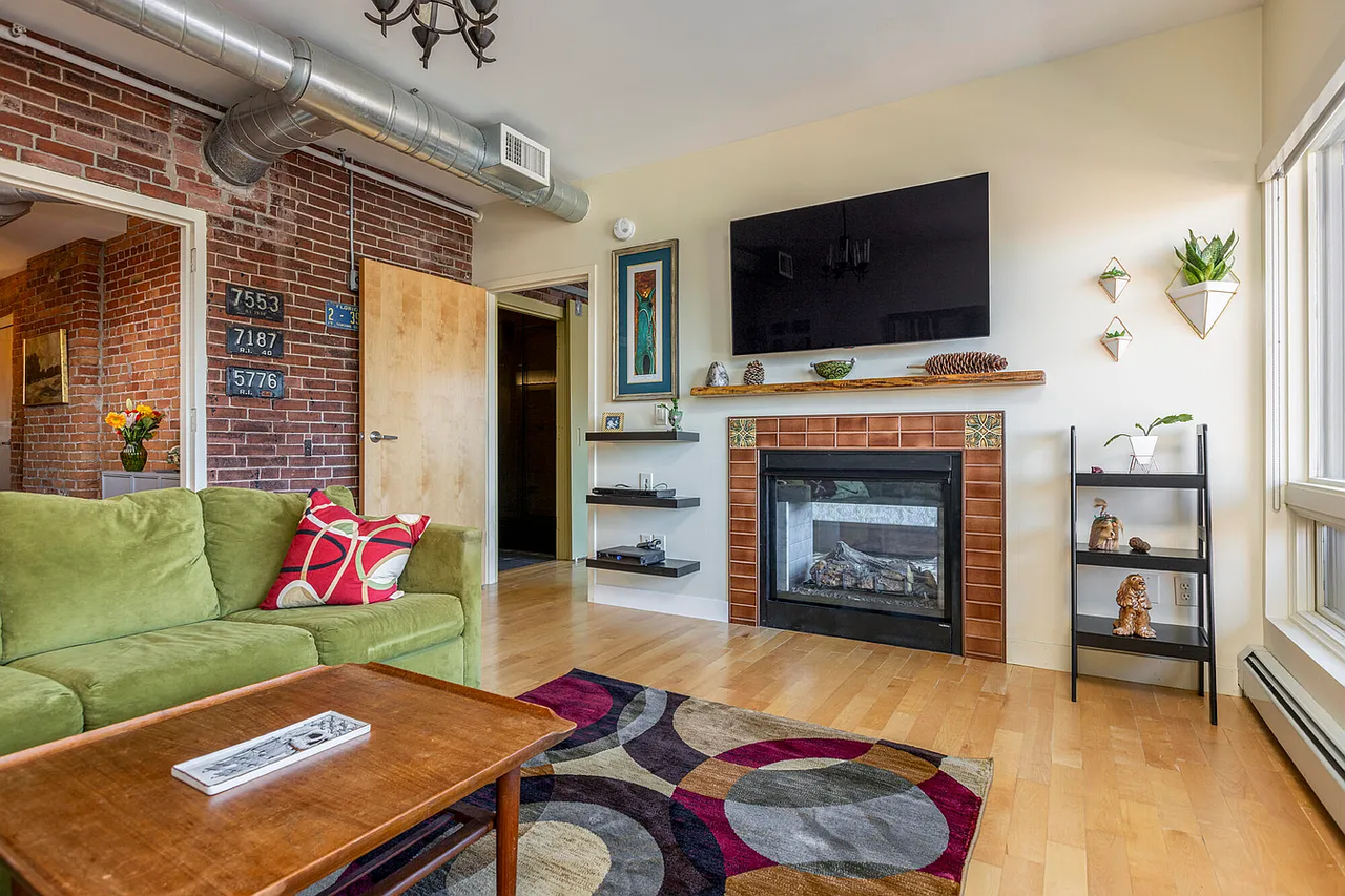 547 Congress St - Photo 2 of 20