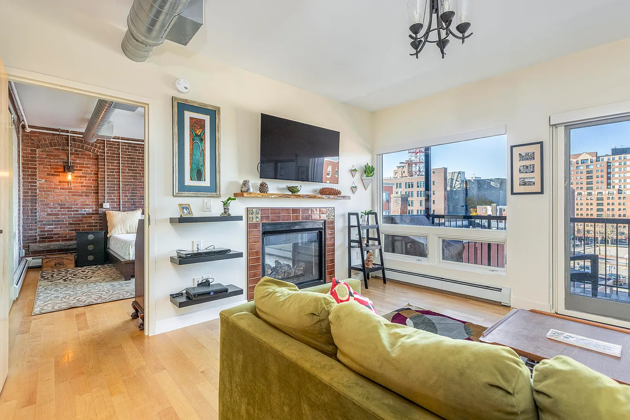 547 Congress St - Photo 4 of 20