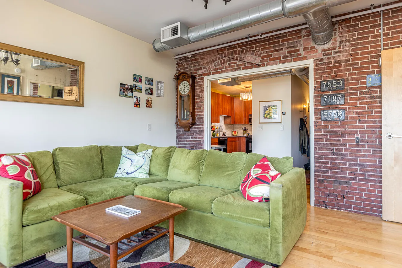 547 Congress St - Photo 5 of 20