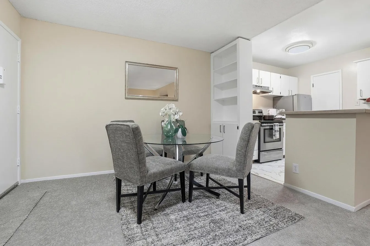 143 Piccadilly Pl - Photo 5 of 13