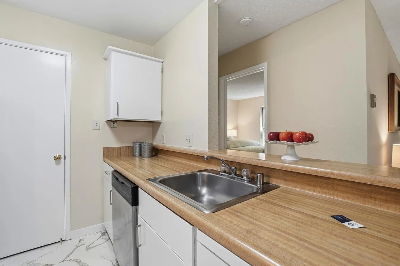 143 Piccadilly Pl - Photo 7 of 13