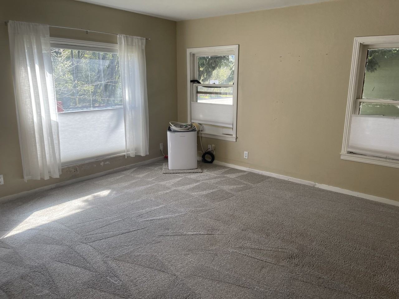 5319 Dunsmuir Ave - Photo 3 of 9