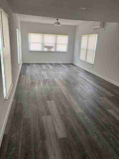 805 E Live Oak St - Photo 3 of 11