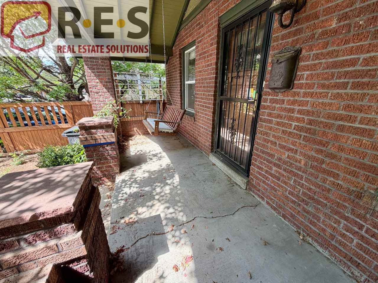 1146 Jackson St - Photo 3 of 18