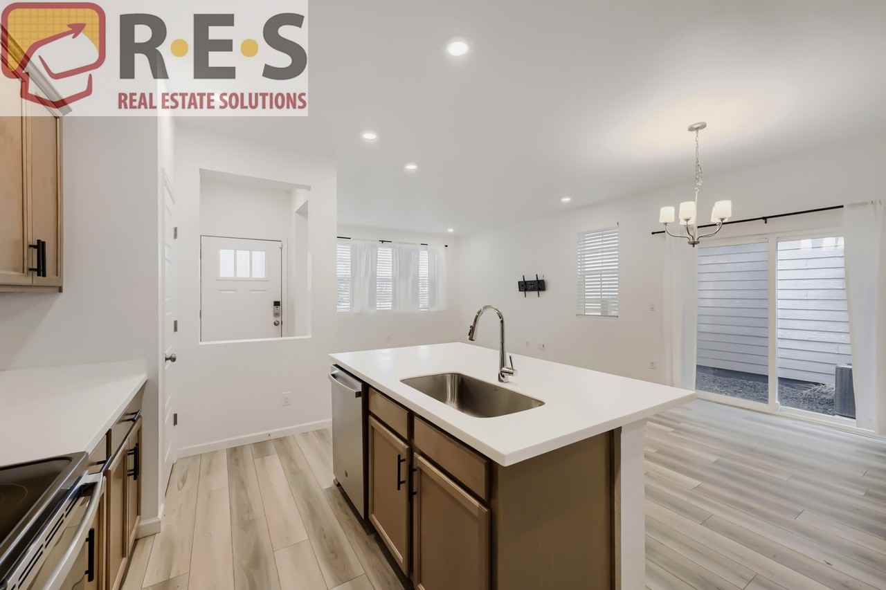 23920 E 34th Ave - Photo 5 of 21