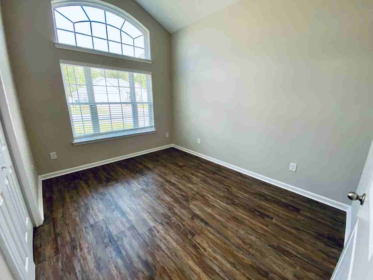 355 Leste Rd - Photo 4 of 35
