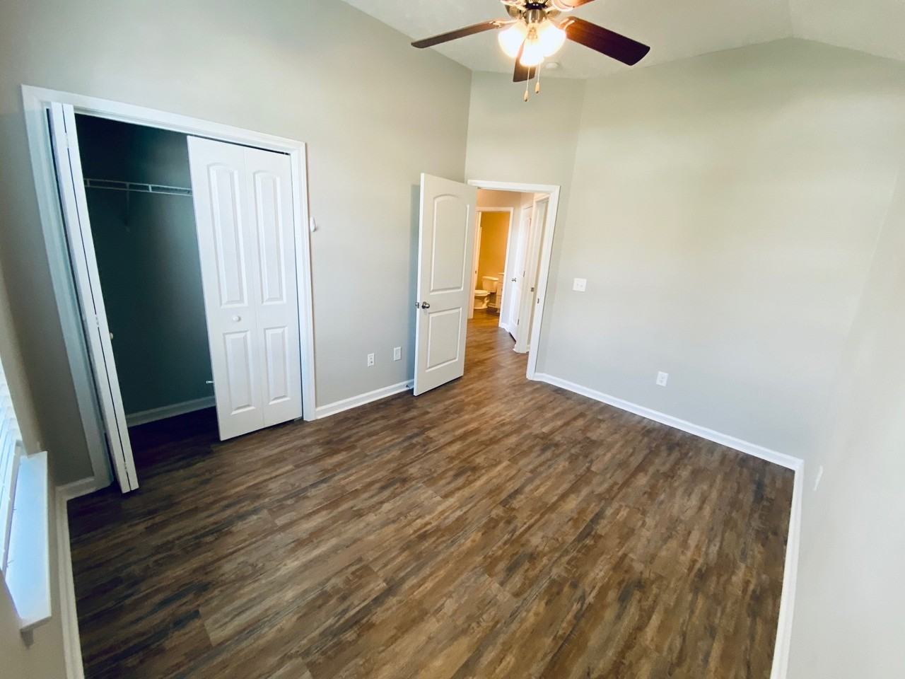 355 Leste Rd - Photo 6 of 35