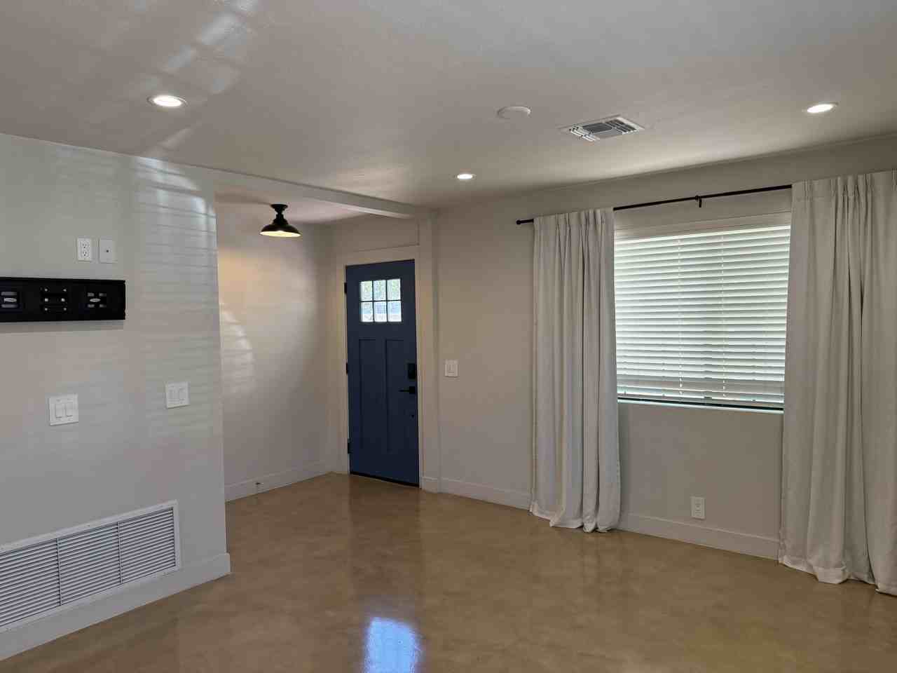 426 S Stratford Dr - Photo 3 of 50
