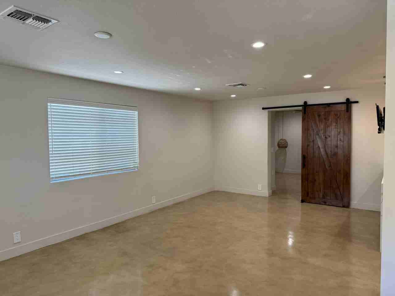 426 S Stratford Dr - Photo 4 of 50
