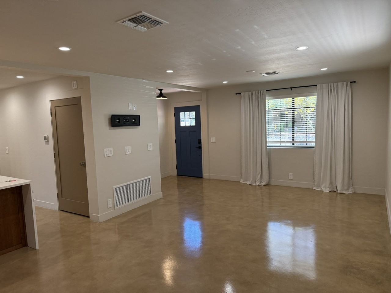 426 S Stratford Dr - Photo 5 of 50