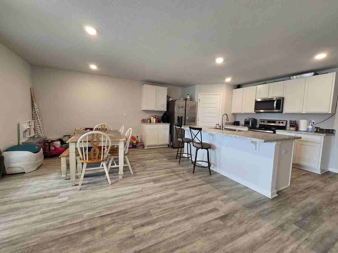4404 White Cedar Ct - Photo 3 of 14