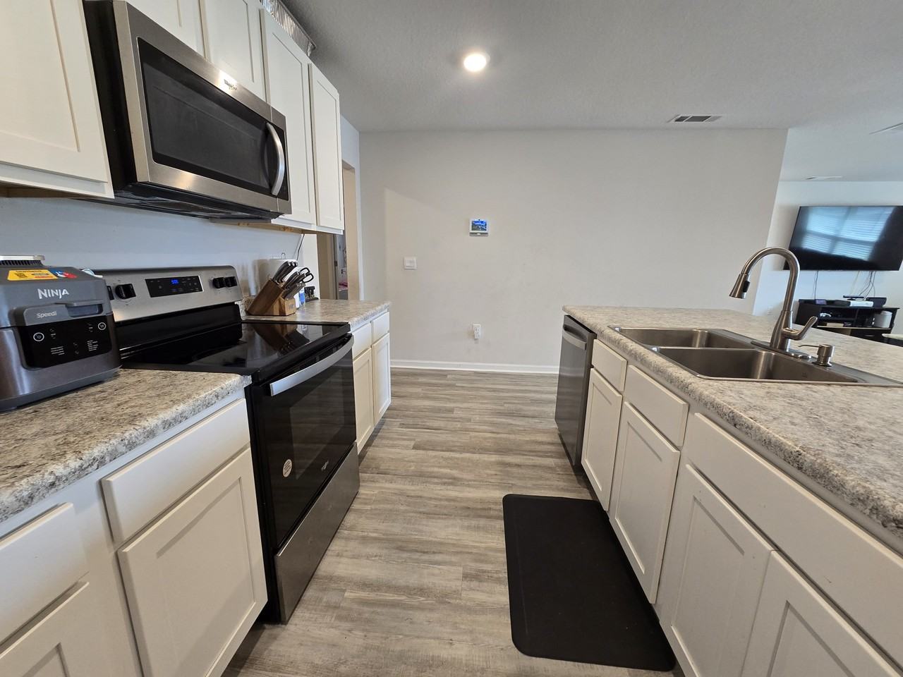 4404 White Cedar Ct - Photo 5 of 14