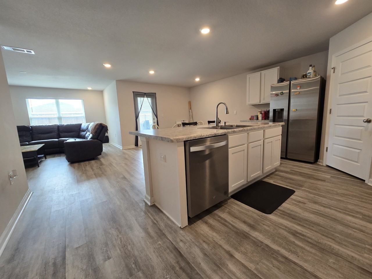 4404 White Cedar Ct - Photo 6 of 14