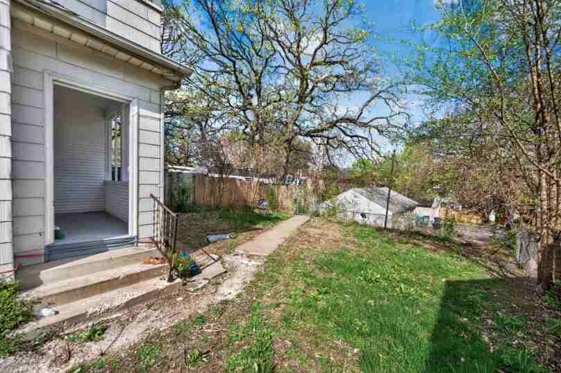 2622 N 4th St #1 - Photo 6 of 23