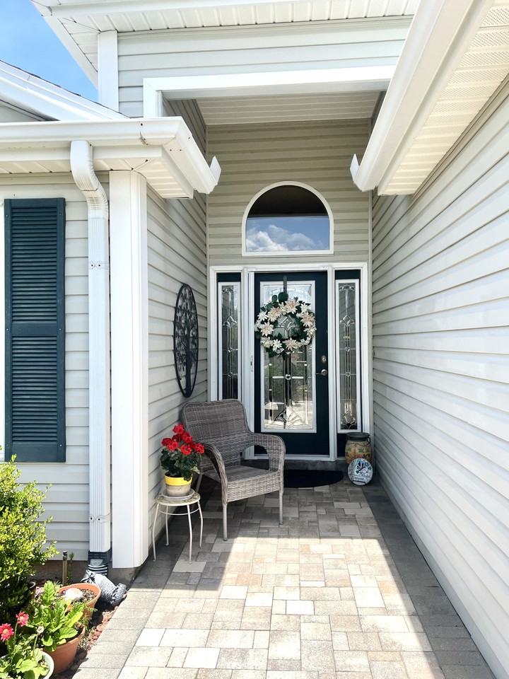 565 Brighton Dr - Photo 2 of 43