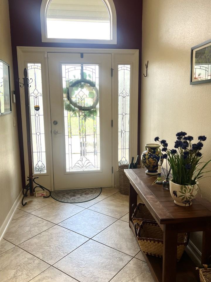 565 Brighton Dr - Photo 3 of 43