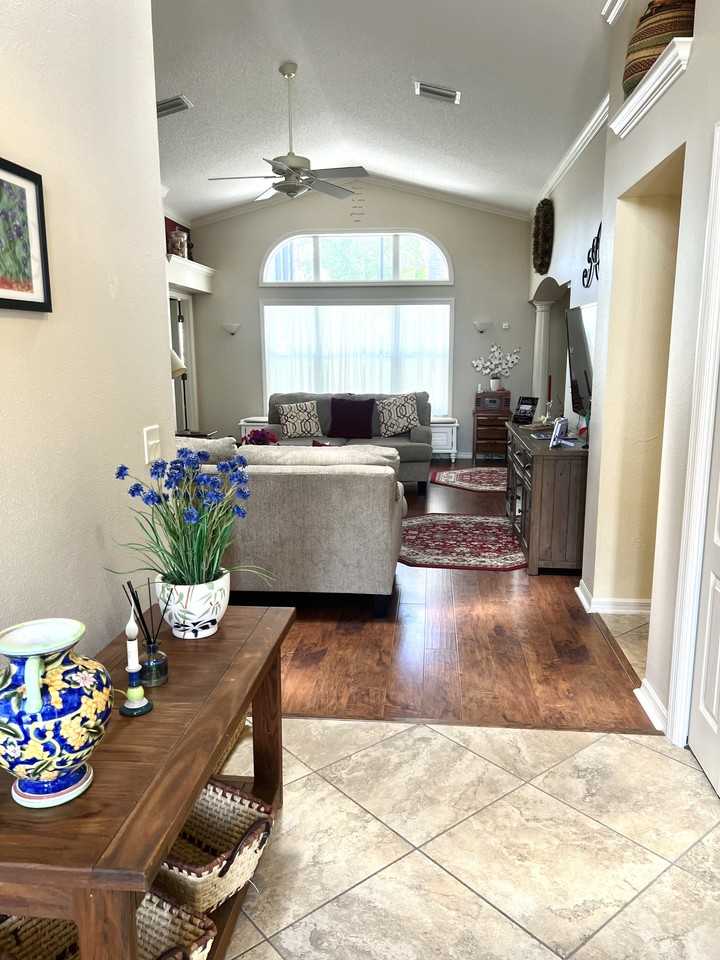 565 Brighton Dr - Photo 4 of 43