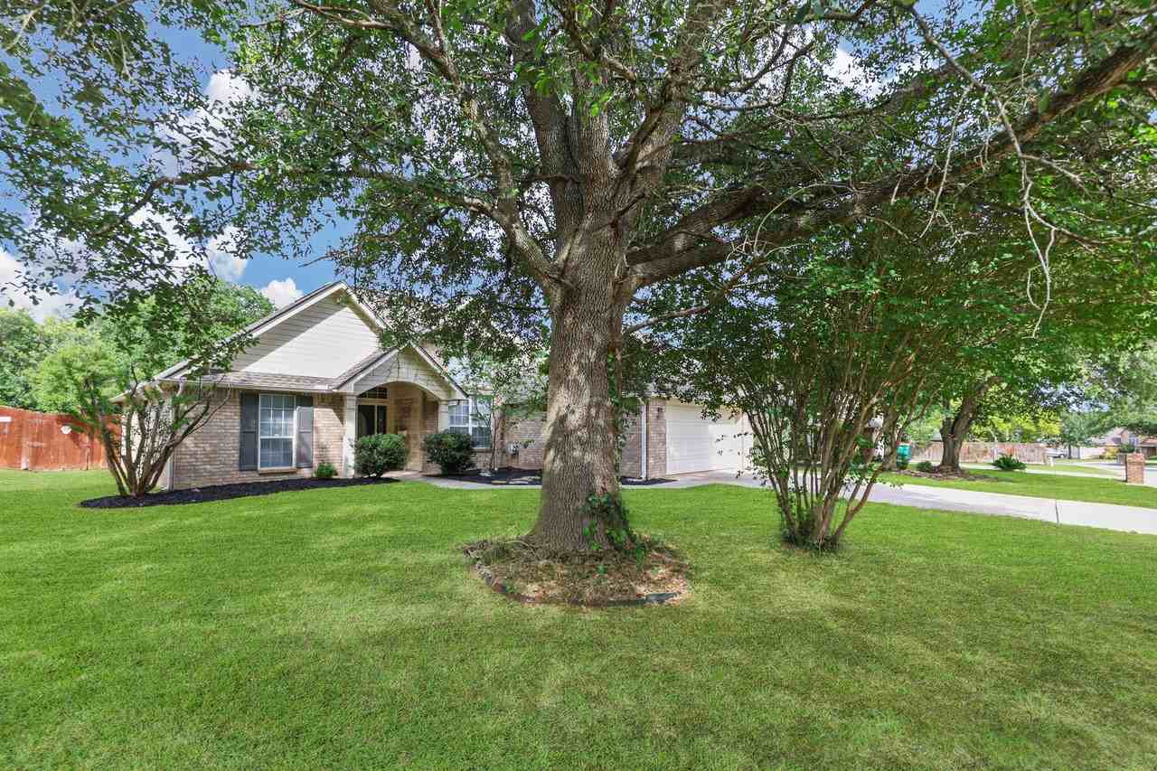 2412 Wilshire Dr - Photo 3 of 26