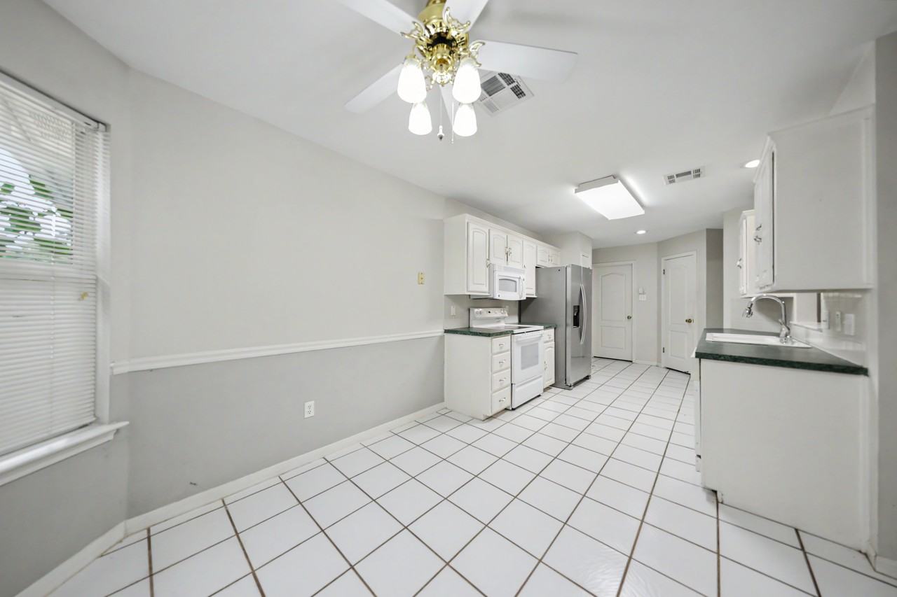 2412 Wilshire Dr - Photo 5 of 26