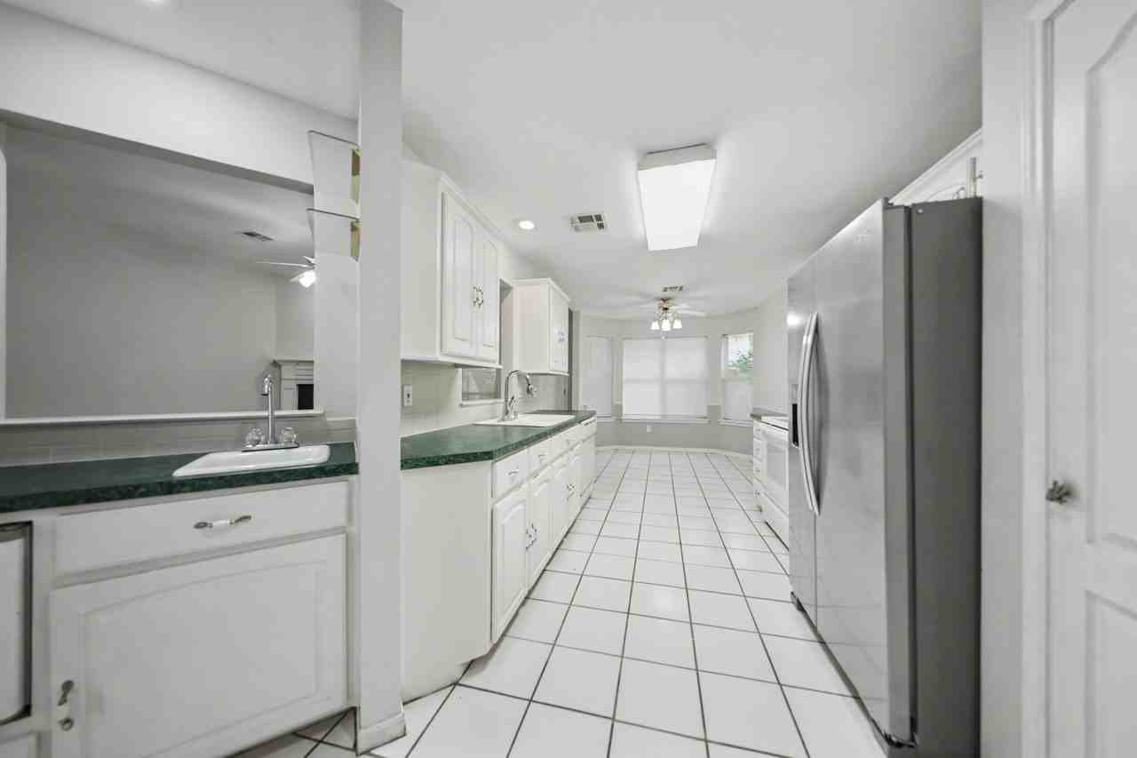 2412 Wilshire Dr - Photo 6 of 26