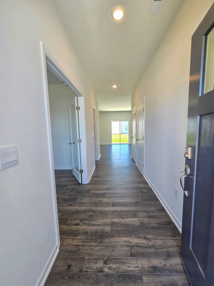 877 Bullhorn Dr - Photo 4 of 48