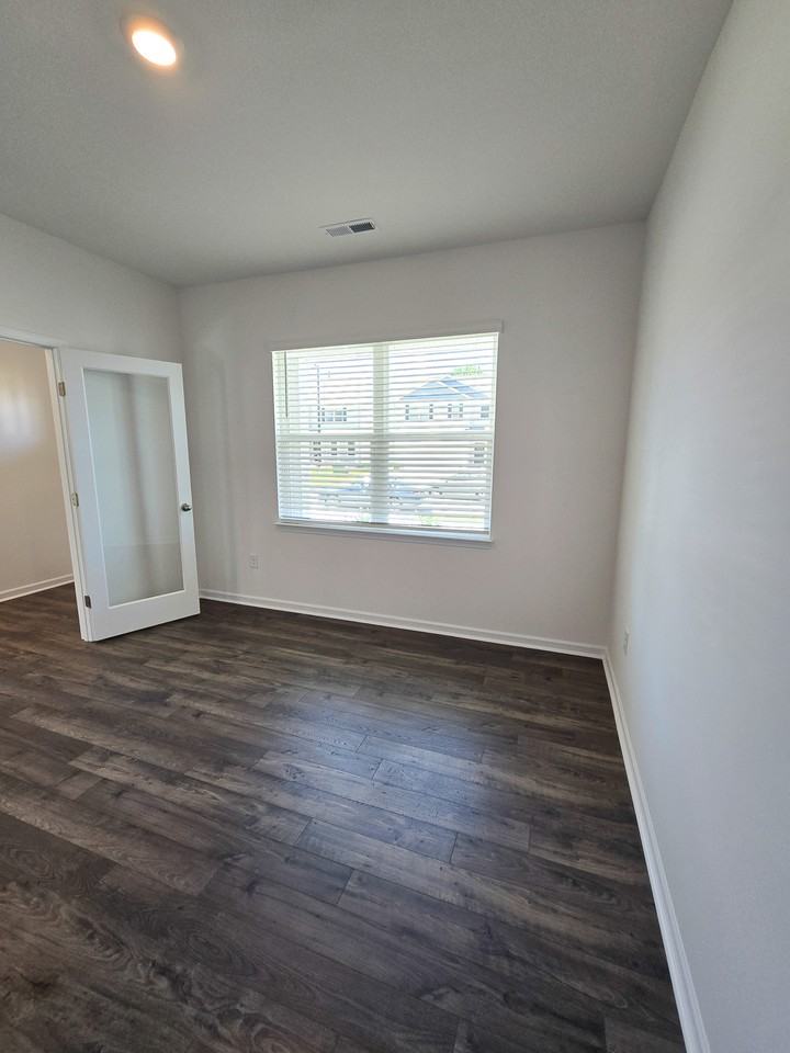 877 Bullhorn Dr - Photo 6 of 48