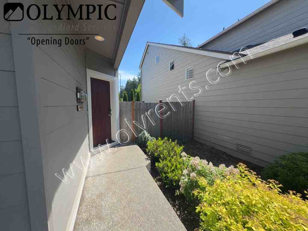 2832 Mahogany St Ne - Photo 3 of 30